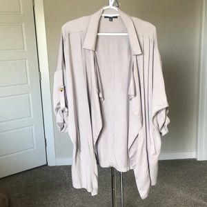 Grey Layered Light Quarter Sleeved Jacket; Size M; Lulus